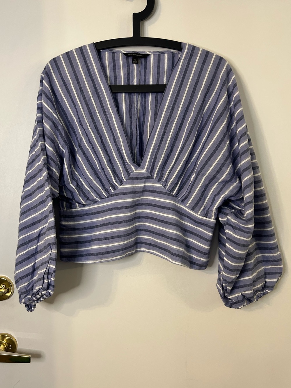 Banana Republic Women’s Blue and White Striped V-Neck Cropped Blouse Size 12